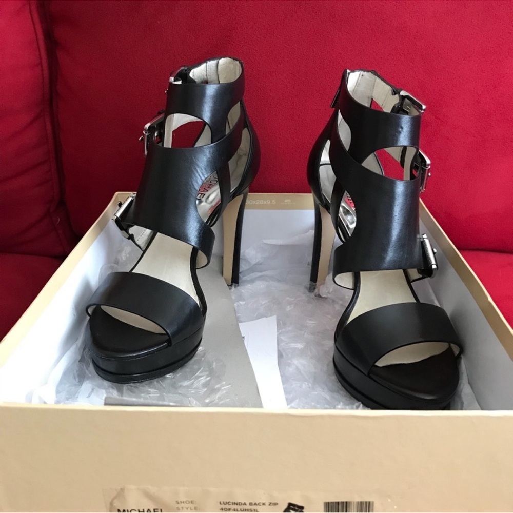 Beautiful Michael Kors heels! Size 8- 8.5 - Picture 3 of 7